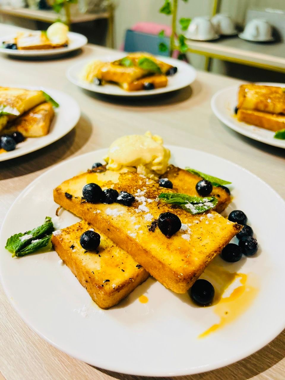 Pain perdu à la glace à la vanille aux bleuets