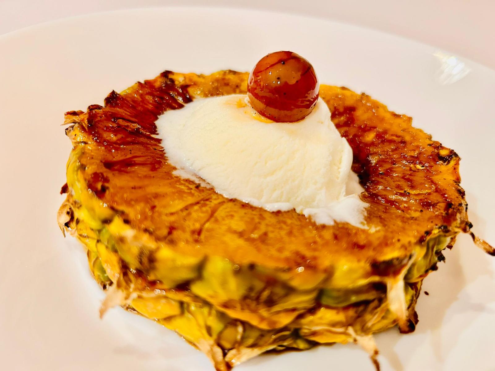 Darne d'ananas à la glace à la vanille