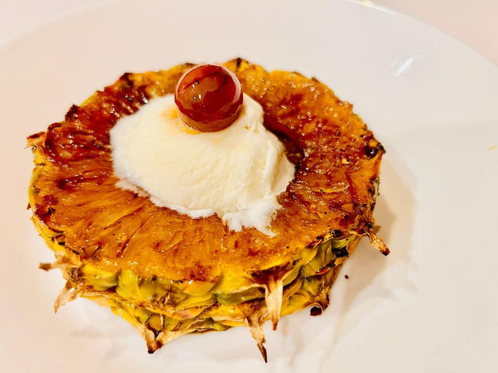 Darne d'ananas à la glace à la vanille