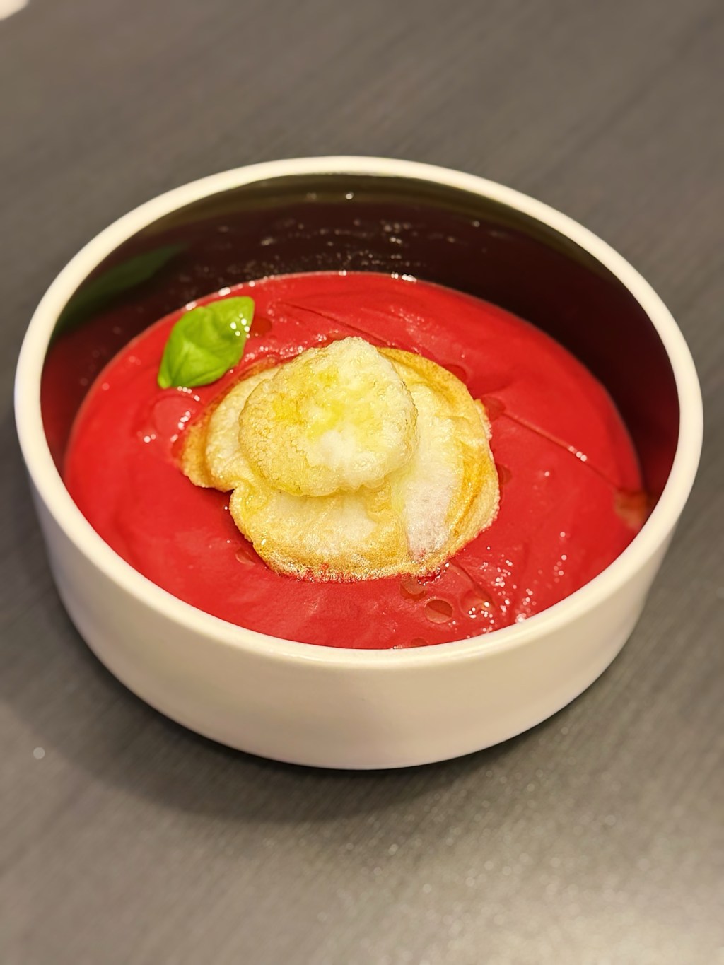 Crème de betterave au basilic et œuf&nbsp;soufflé