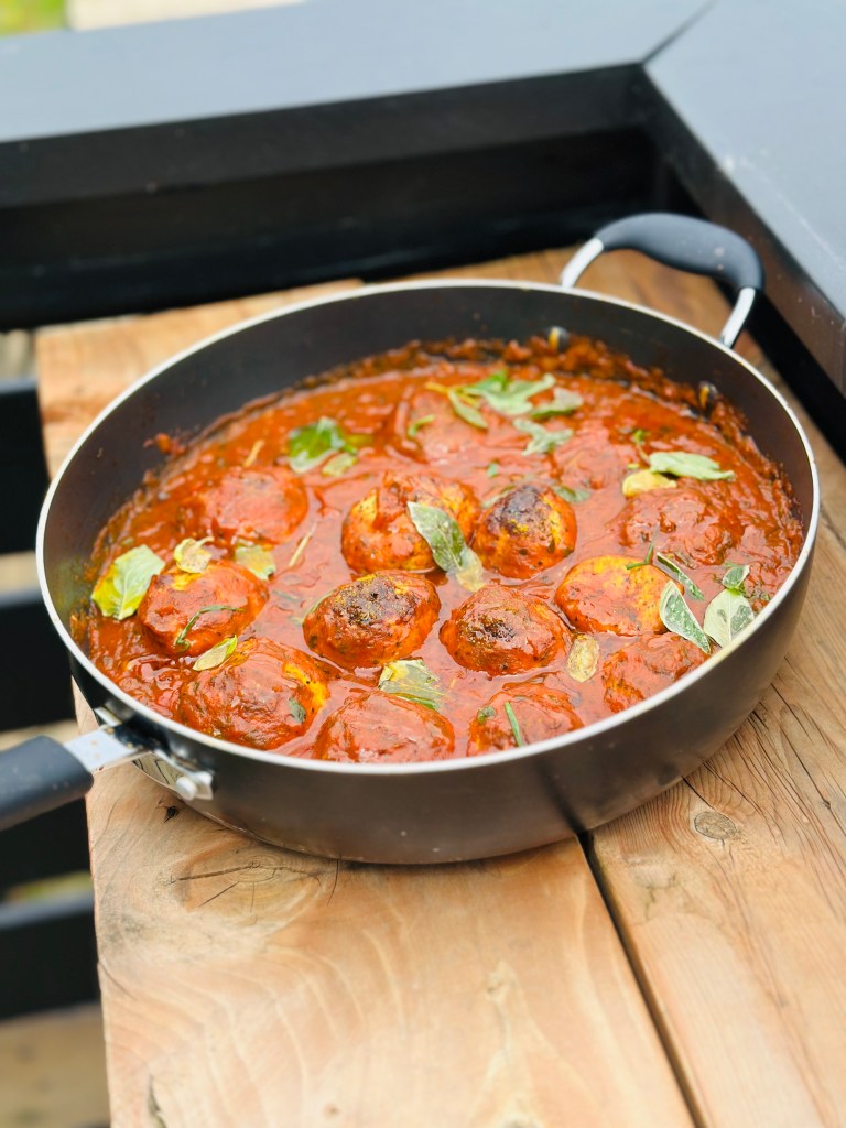 Boulettes de poulet aux 5 baies à la crème de tomate