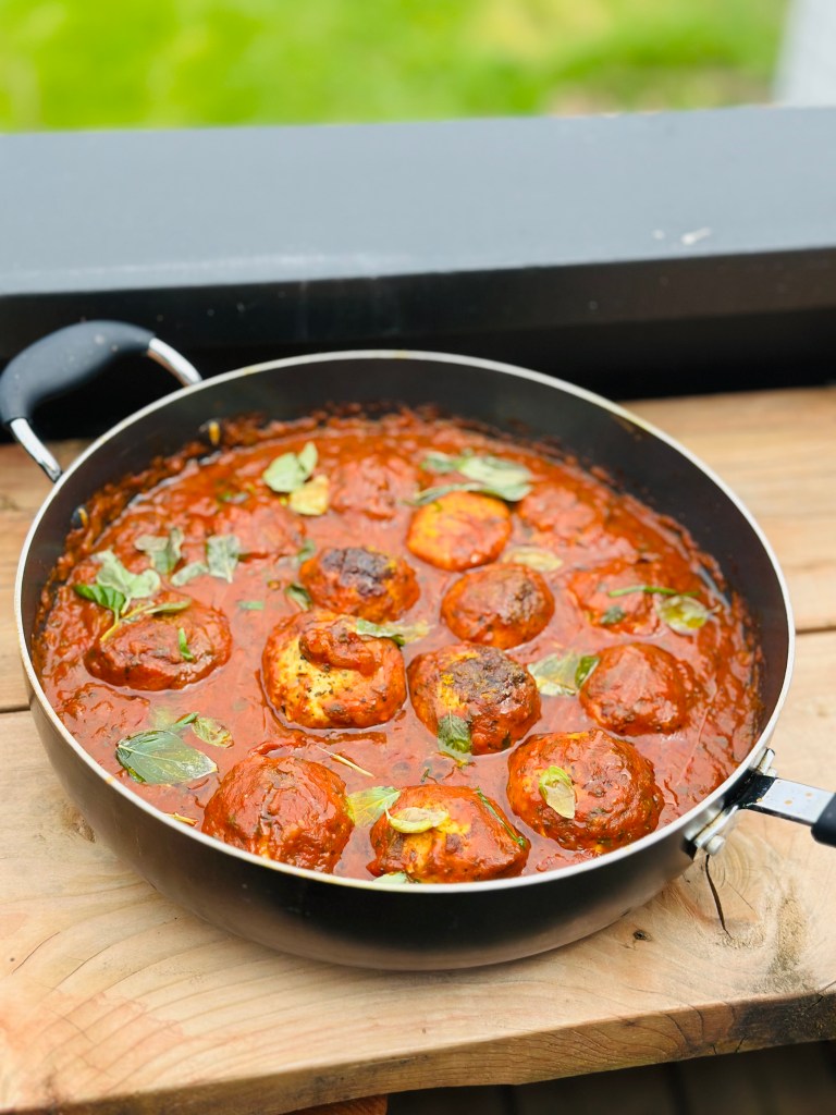 Boulettes de poulet aux 5 baies à la crème de tomate