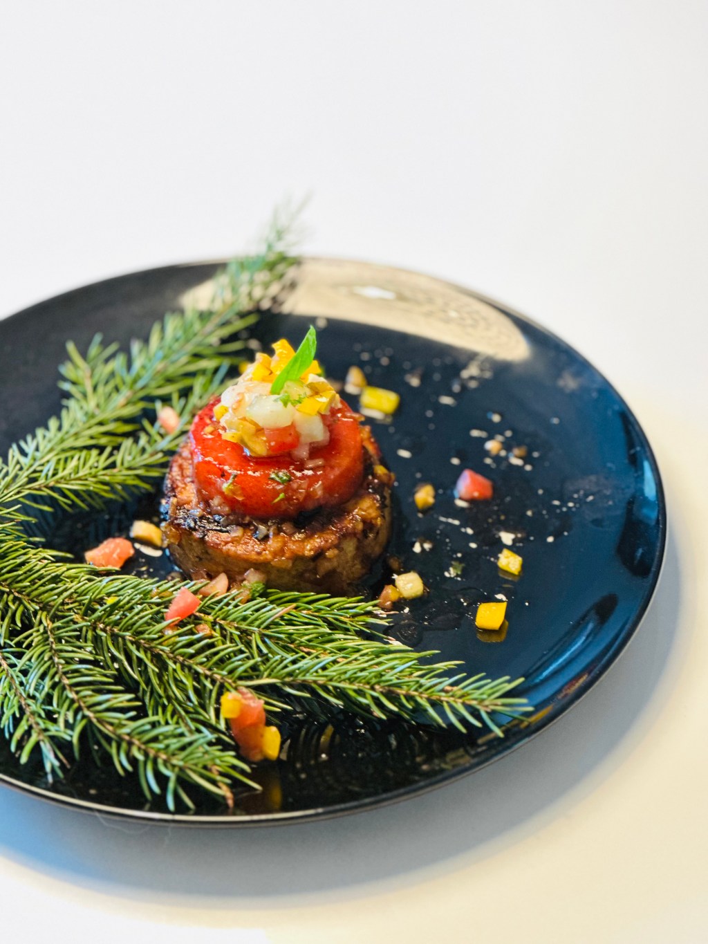 Steak de tofu aux échalotes et pastèque grillée au romarin