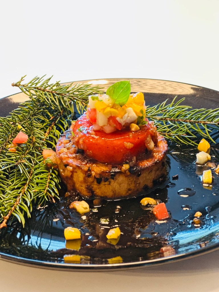 Steak de tofu aux échalotes et pastèque grillée au romarin